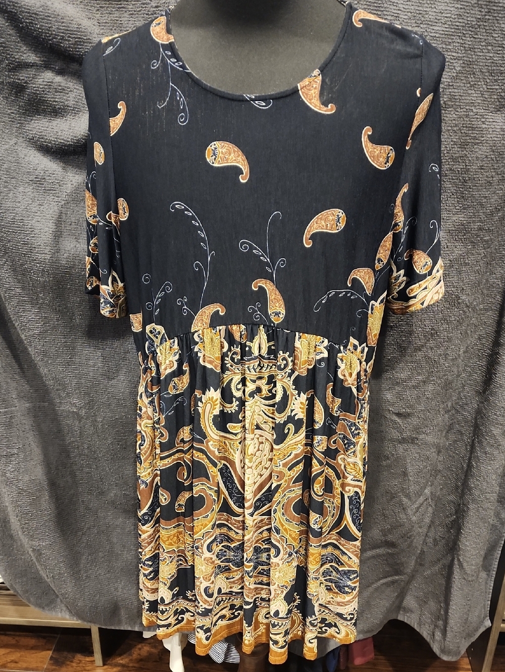 Black & Gold Paisley Short-Sleeve Tunic